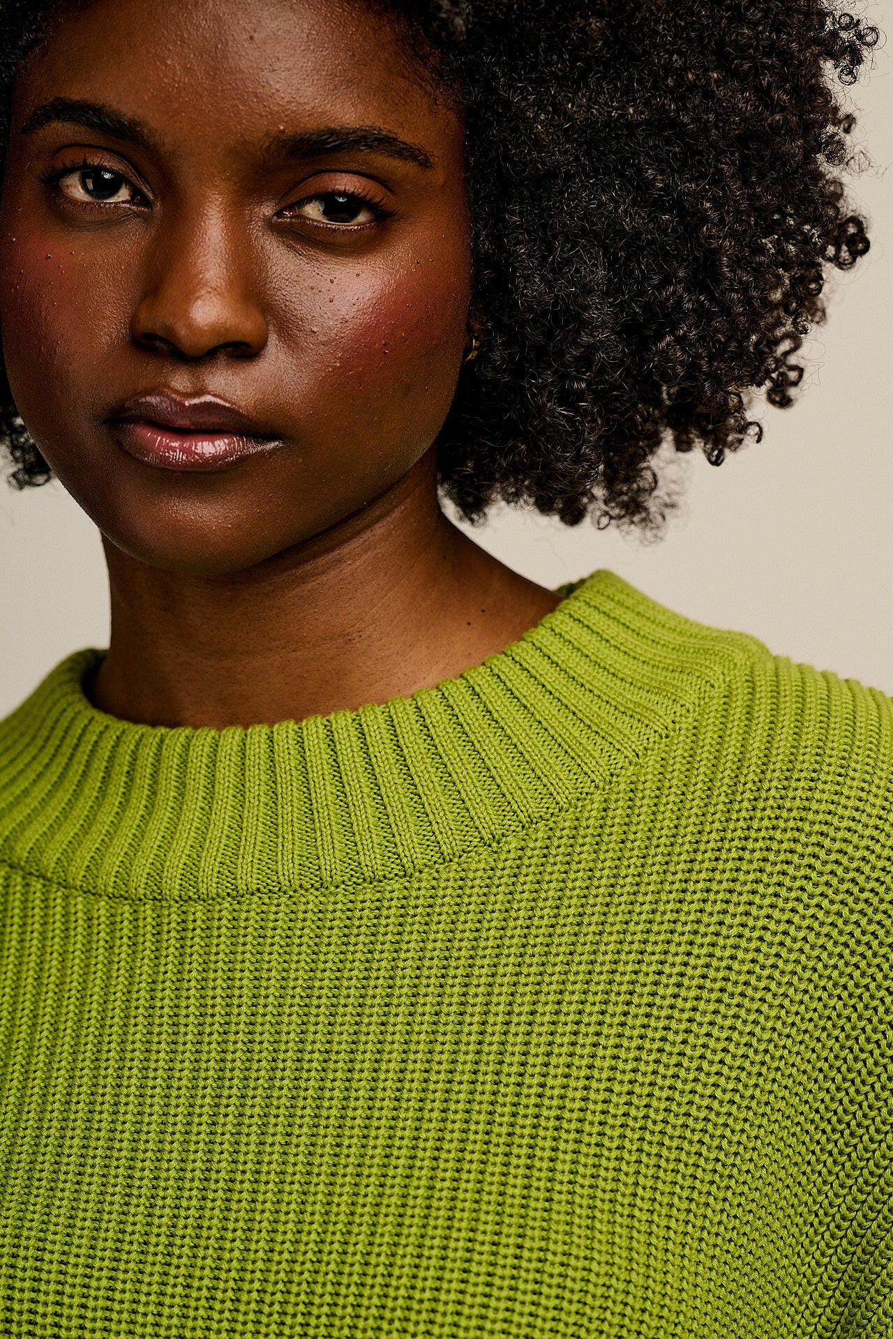 Amari - Oversized Knitted Jumper in Lima Bean Green - Image 4