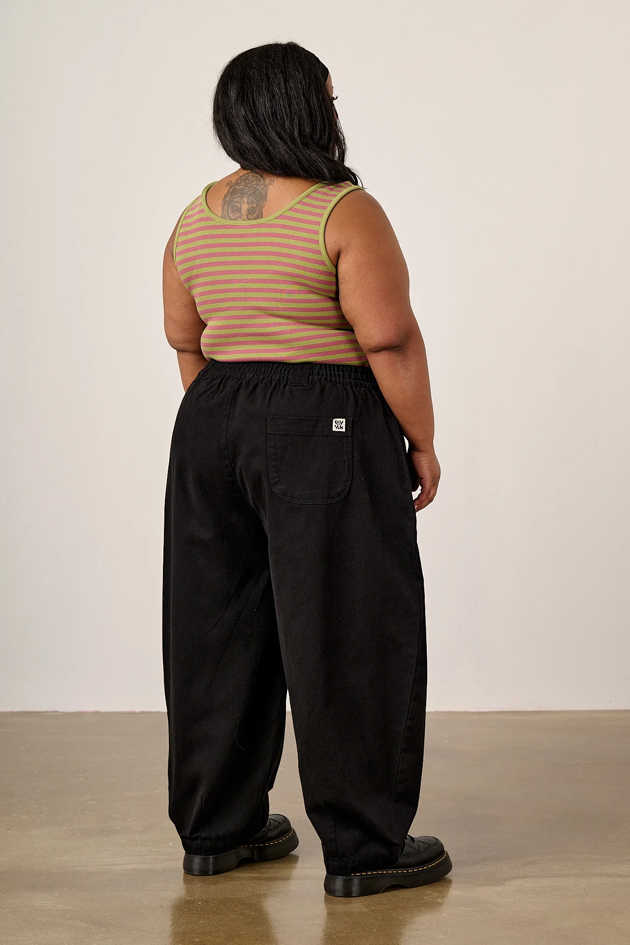 Ashby - Cotton Barrel Leg Trousers in Black - Image 8