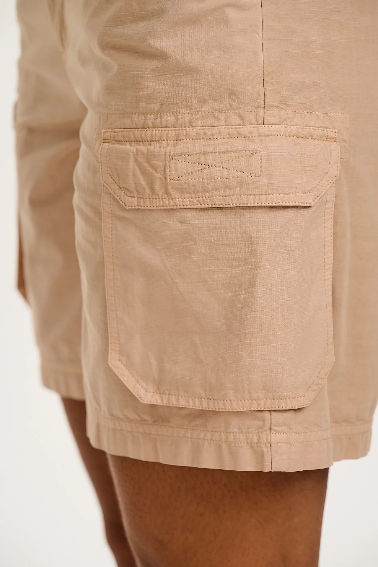 Avery - Cotton Cargo Shorts in Beige - Image 9