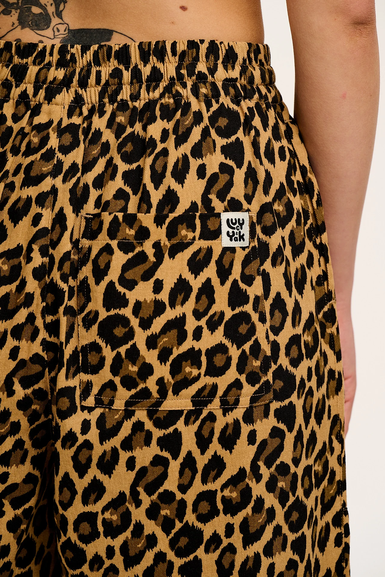 Chuck - Wide Leg Cotton Trousers in Leopard Print - Image 8