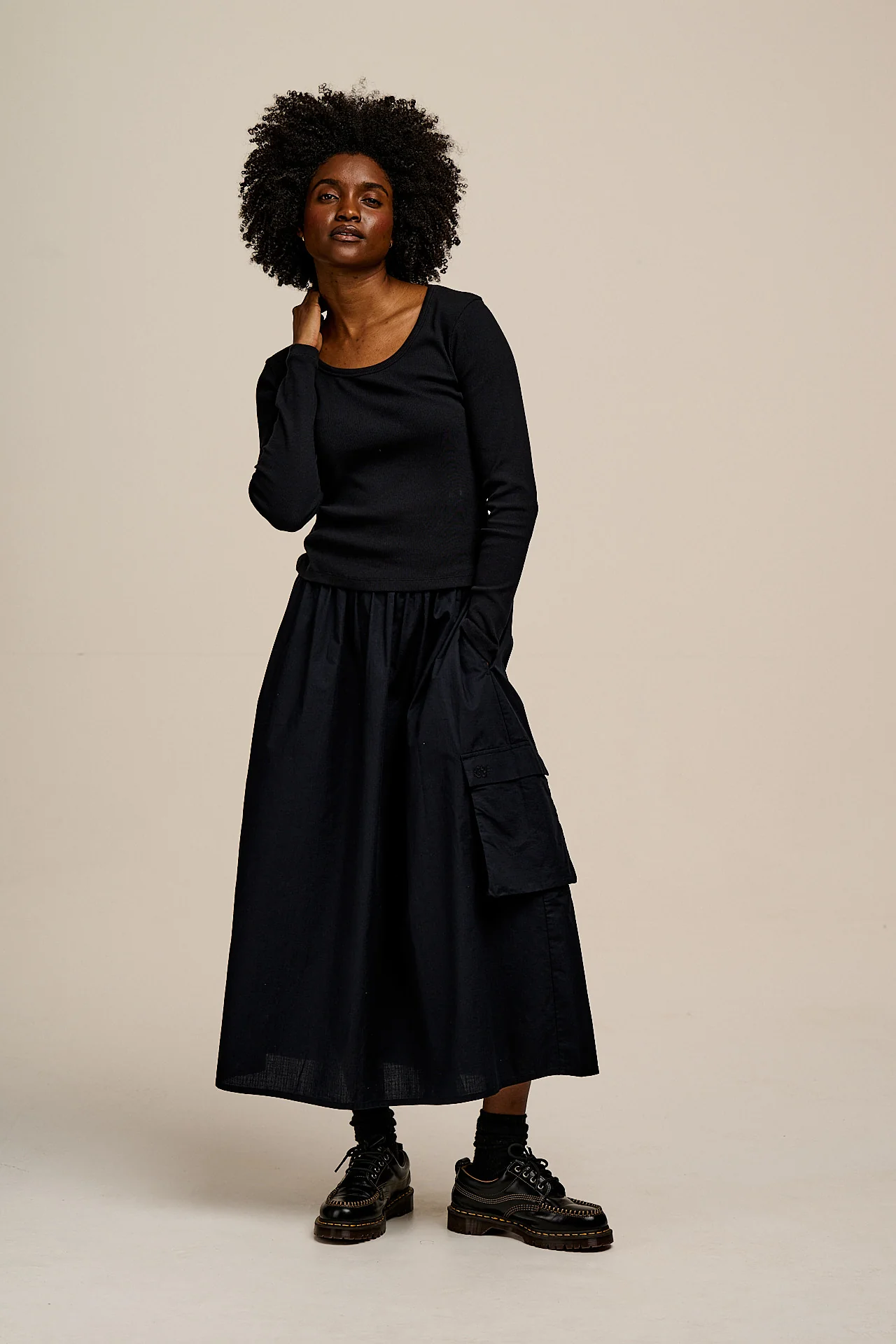 Dakota - Midi Skirt in Black - Image 11