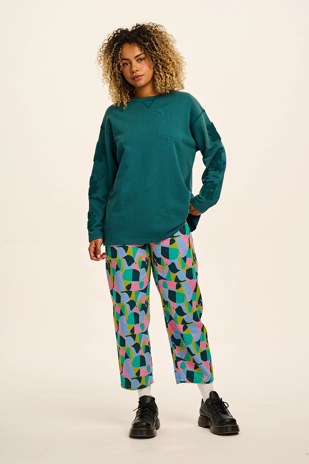 Drew - Cropped Straight Leg Cotton Trousers in Make a Statement Geo Print - Image 6