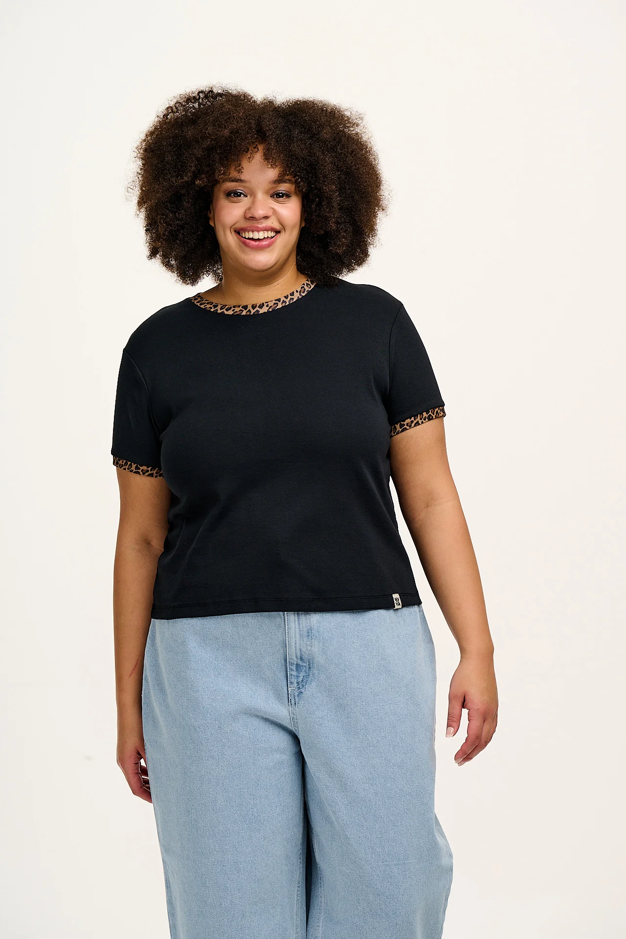Maya - Cotton T-Shirt in Black Leopard Print - Image 6